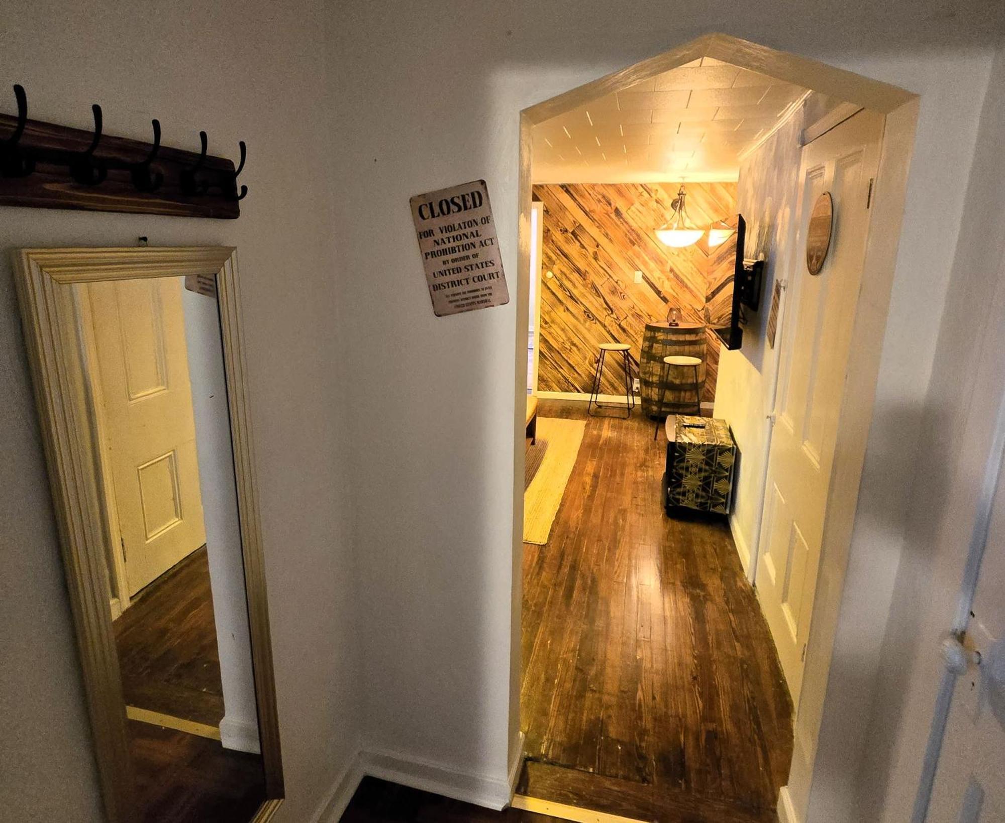 Apartamento Carey Way Quarters - The Speakeasy *